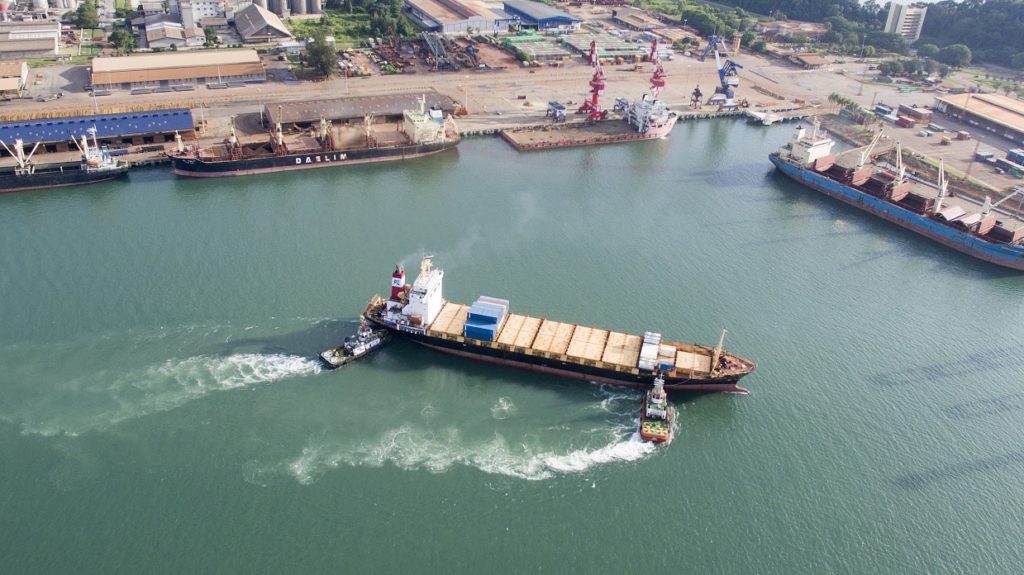 kuantan-port-view-container-vessel